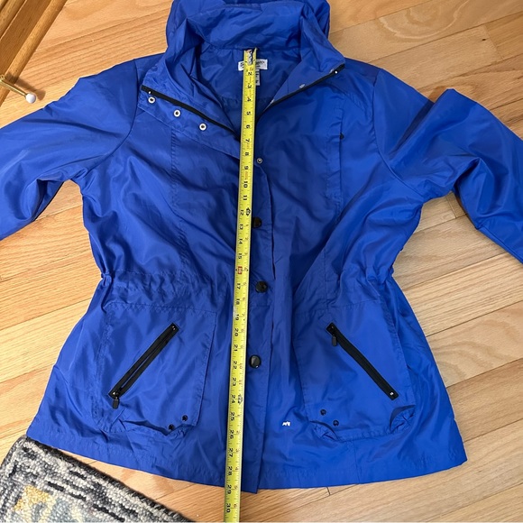 XL Serengeti Windbreaker - Picture 10 of 10